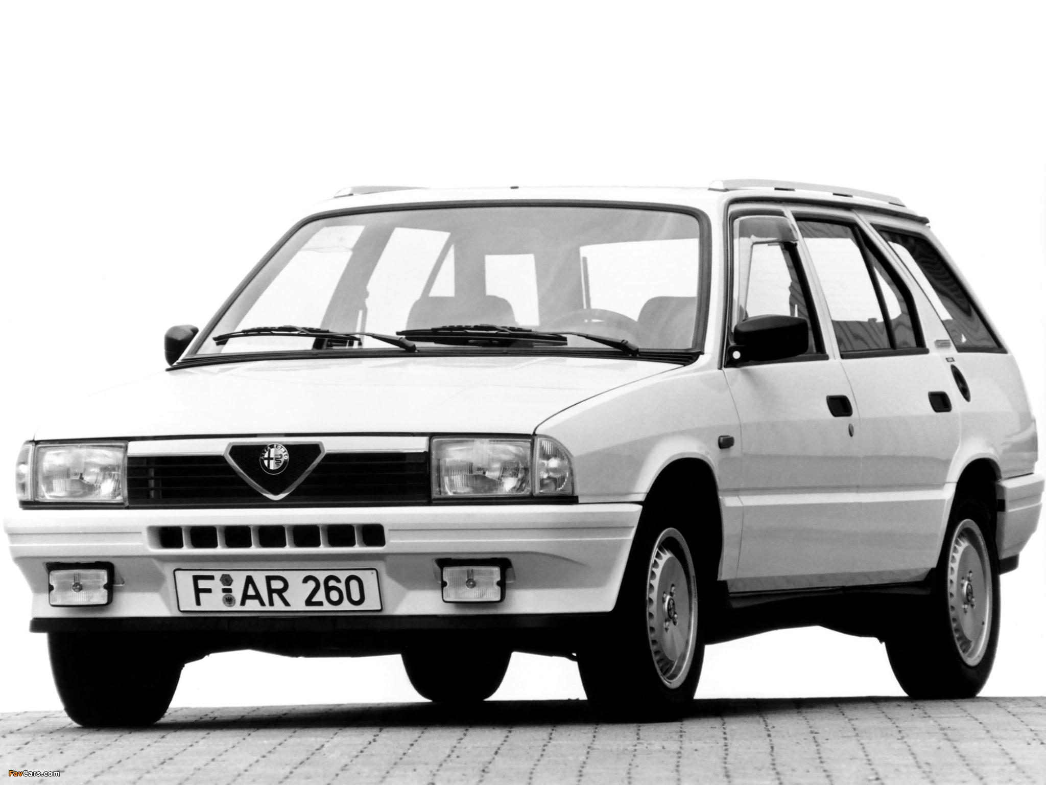 Alfa-Romeo 33  1.7i (105Hp) - dane techniczne, wymiary, spalanie i opinie