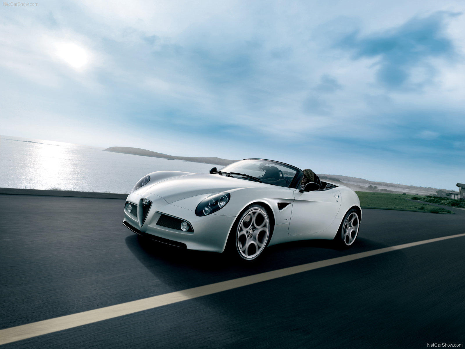 Alfa-Romeo 8C  4.7i V8 (450Hp) - dane techniczne, wymiary, spalanie i opinie