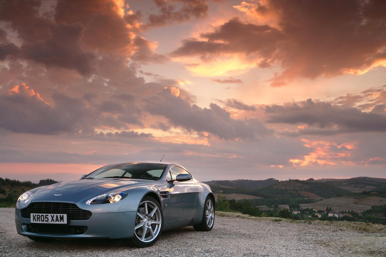 Aston-Martin V8  5.3 i V8 32V 550 KM - dane techniczne, wymiary, spalanie i opinie