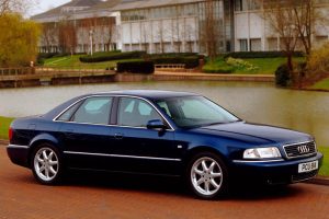 Audi A8 4.2 40V quattro 310 KM Sedan