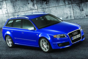 Audi RS4 2.7 T 380 KM Sedan