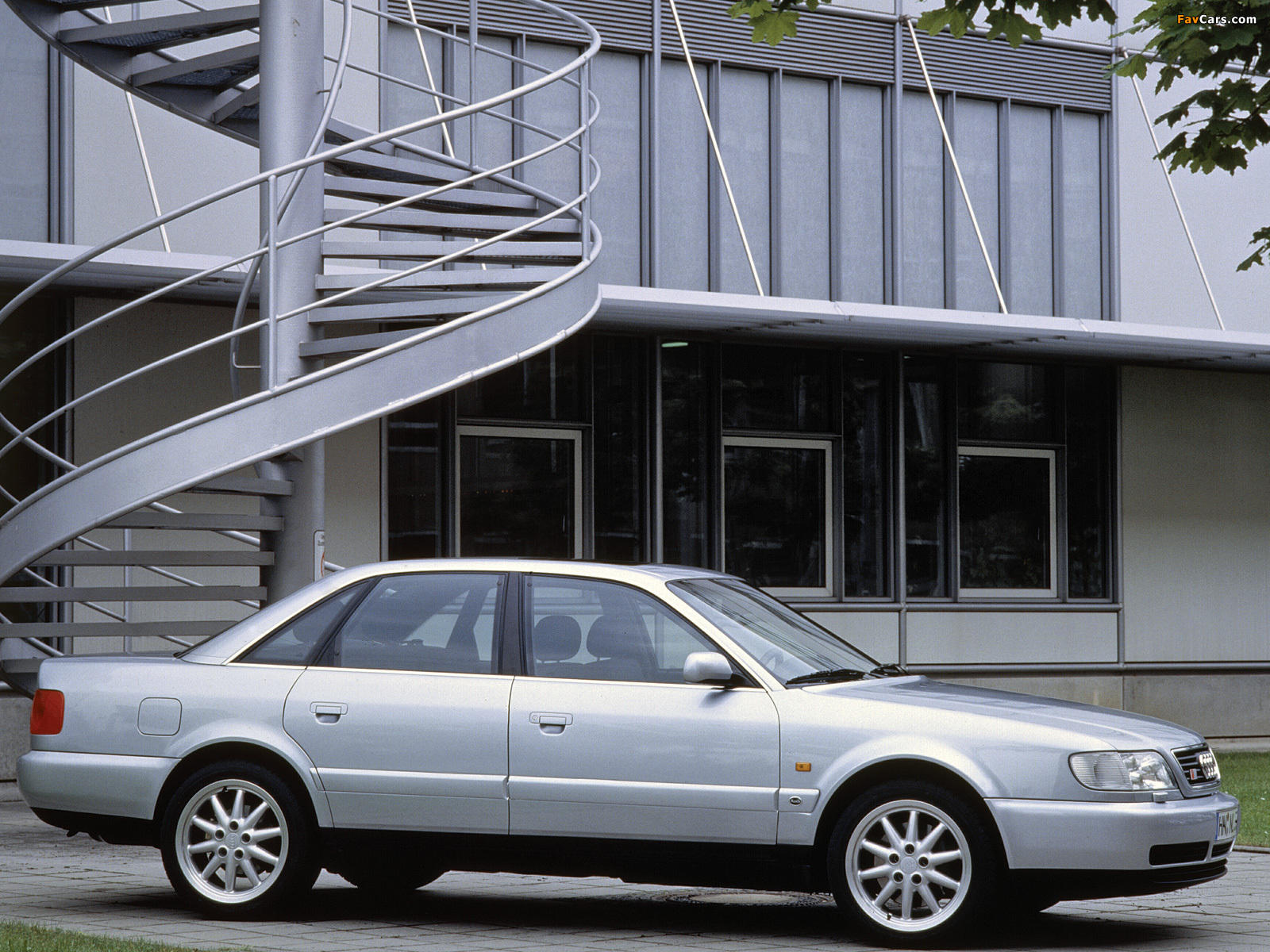 Audi S6  2.2 i 20V Turbo 230 KM - dane techniczne, wymiary, spalanie i opinie
