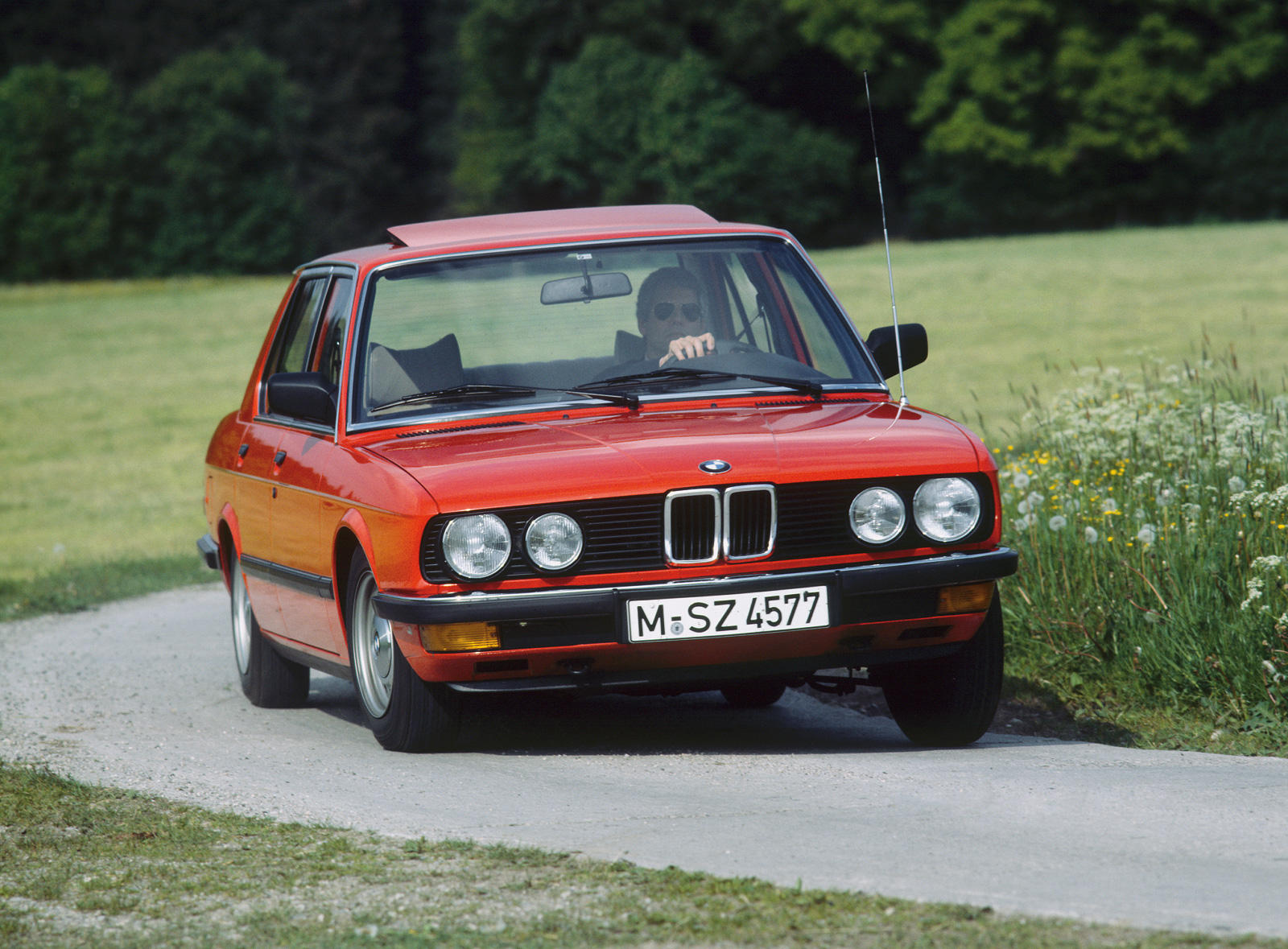 BMW 5er  520i (125Hp) - dane techniczne, wymiary, spalanie i opinie