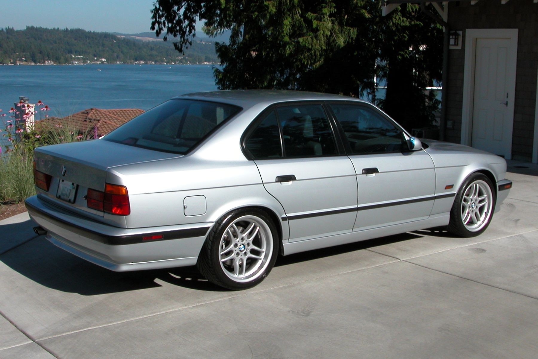 BMW 5er  518i 113KM - dane techniczne, wymiary, spalanie i opinie