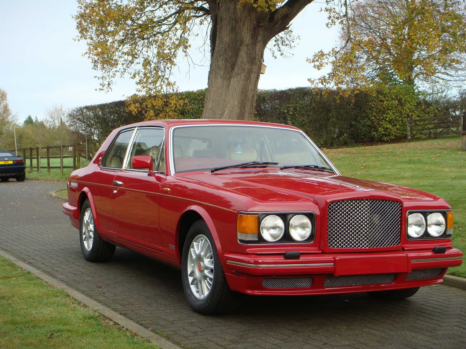 Bentley Turbo-R 6.7 i V8 Turbo 389 KM - dane techniczne, wymiary, spalanie i opinie