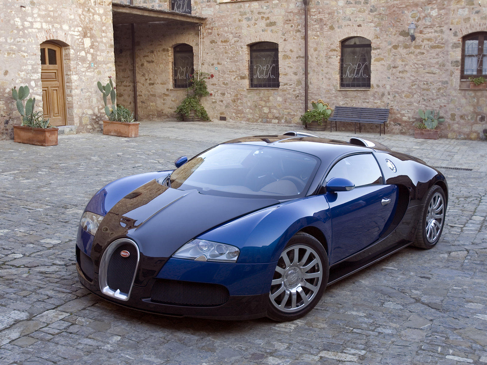 Bugatti EB-16.4  8.0 W16 64V 1001 KM - dane techniczne, wymiary, spalanie i opinie