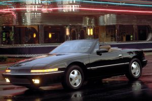 Buick Reatta 3.8 i V6 173 KM Sedan