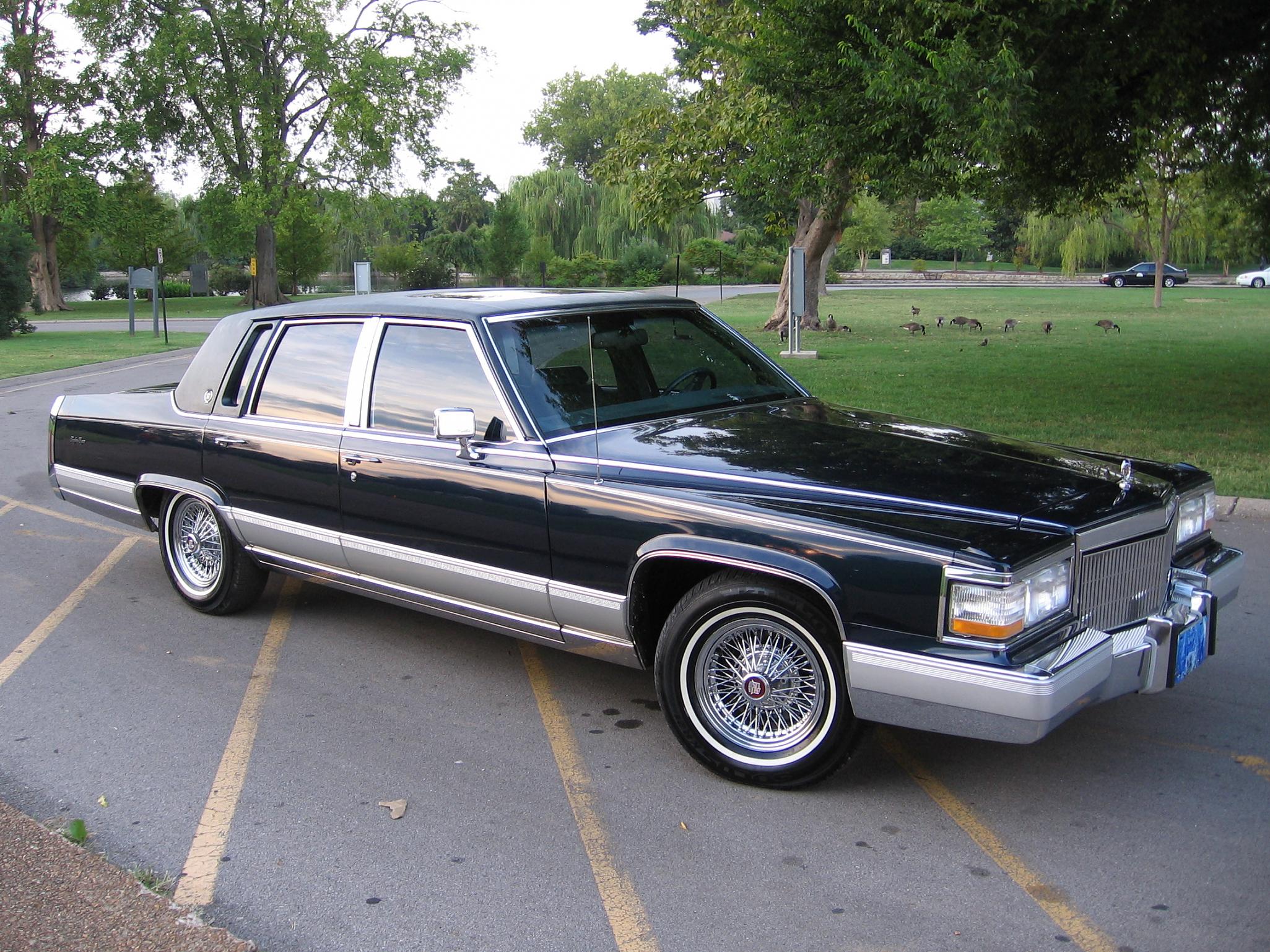 Cadillac Brougham 5.0 i V8 173 KM - dane techniczne, wymiary, spalanie i opinie