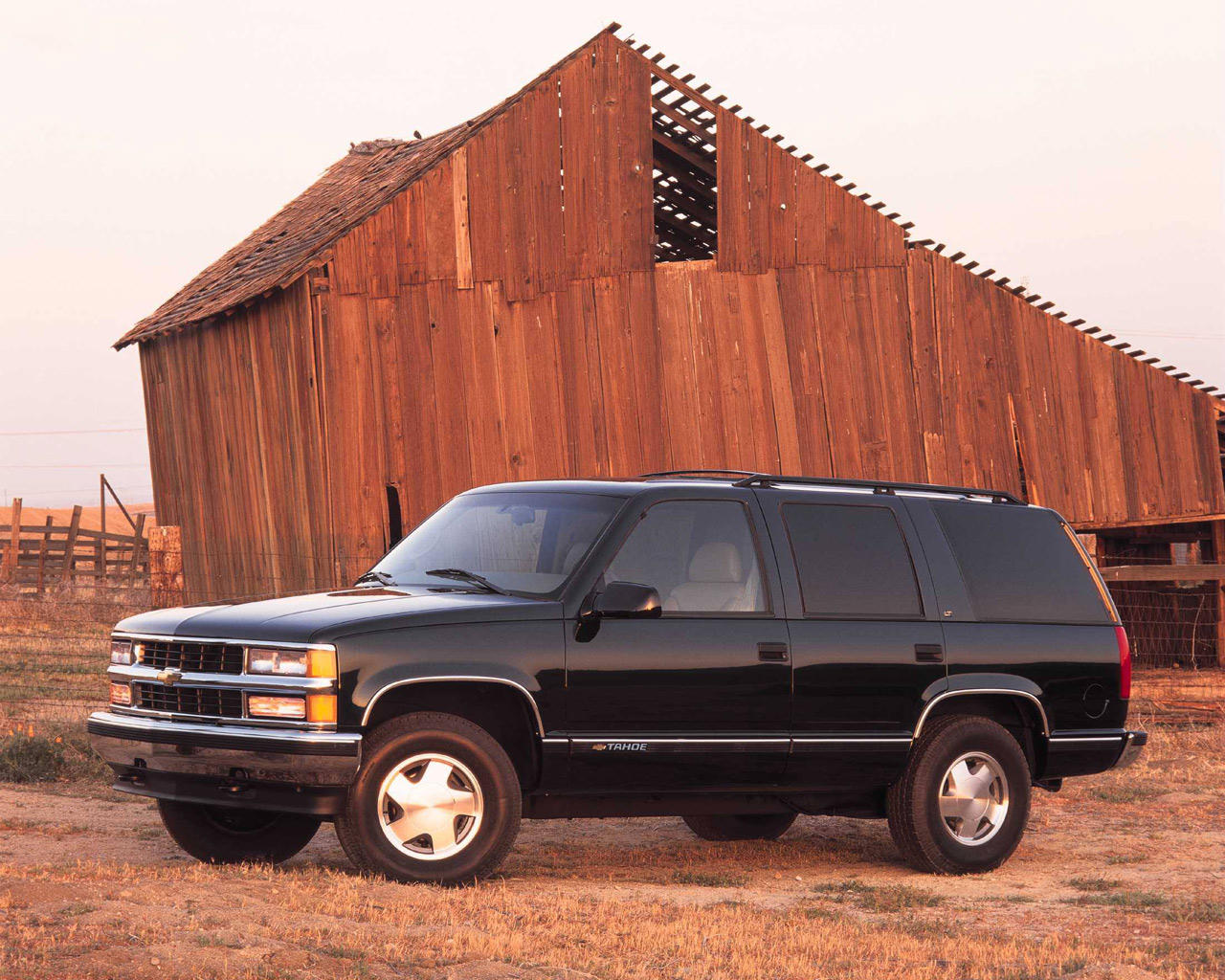 Chevrolet Tahoe  5.7 i V8  3 dr 250 KM - dane techniczne, wymiary, spalanie i opinie