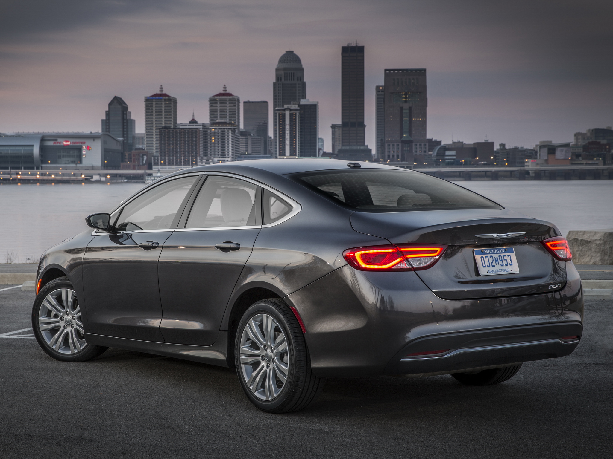 Chrysler 200  3.6 AT (295 HP) Sedan