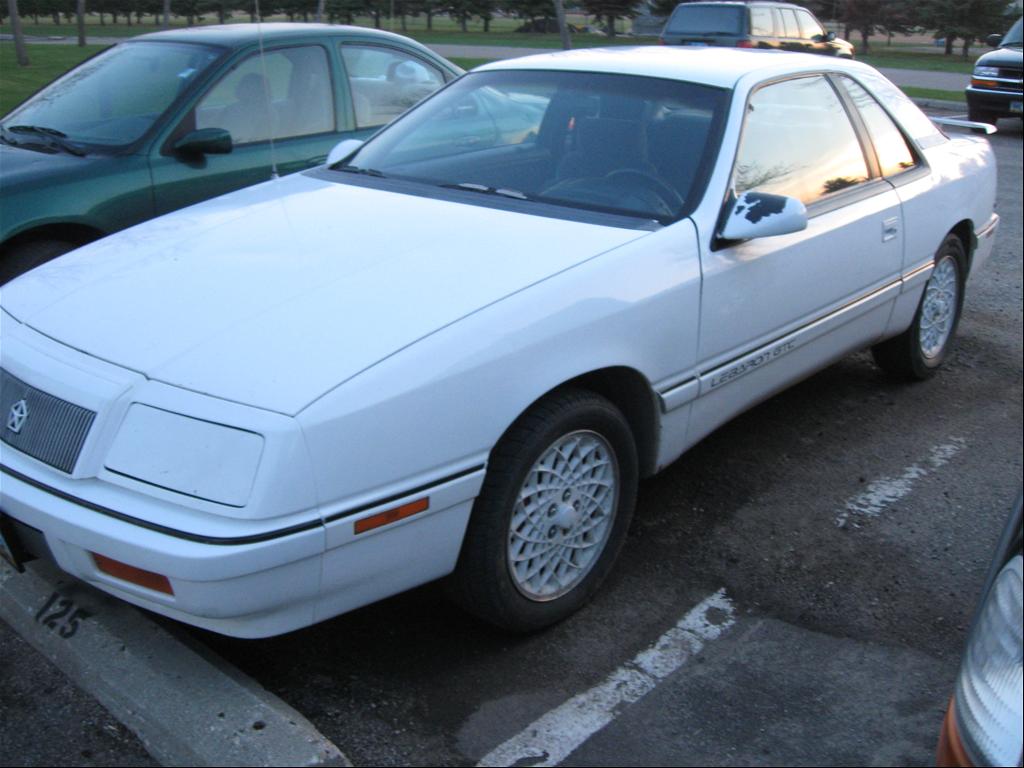 Chrysler LE-Baron  3.0 i V6 143 KM Sedan