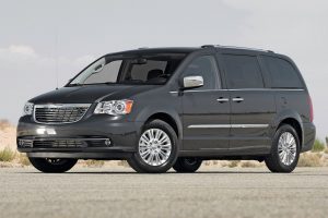 Chrysler Town-and-Country 3.3 150 KM Minivan