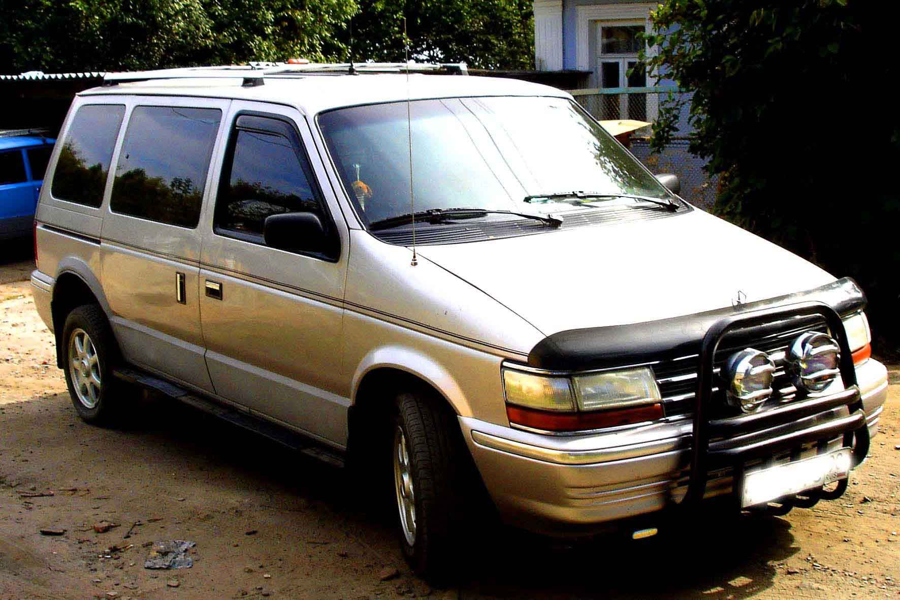 Chrysler Voyager  3.0 V6 144 KM Minivan