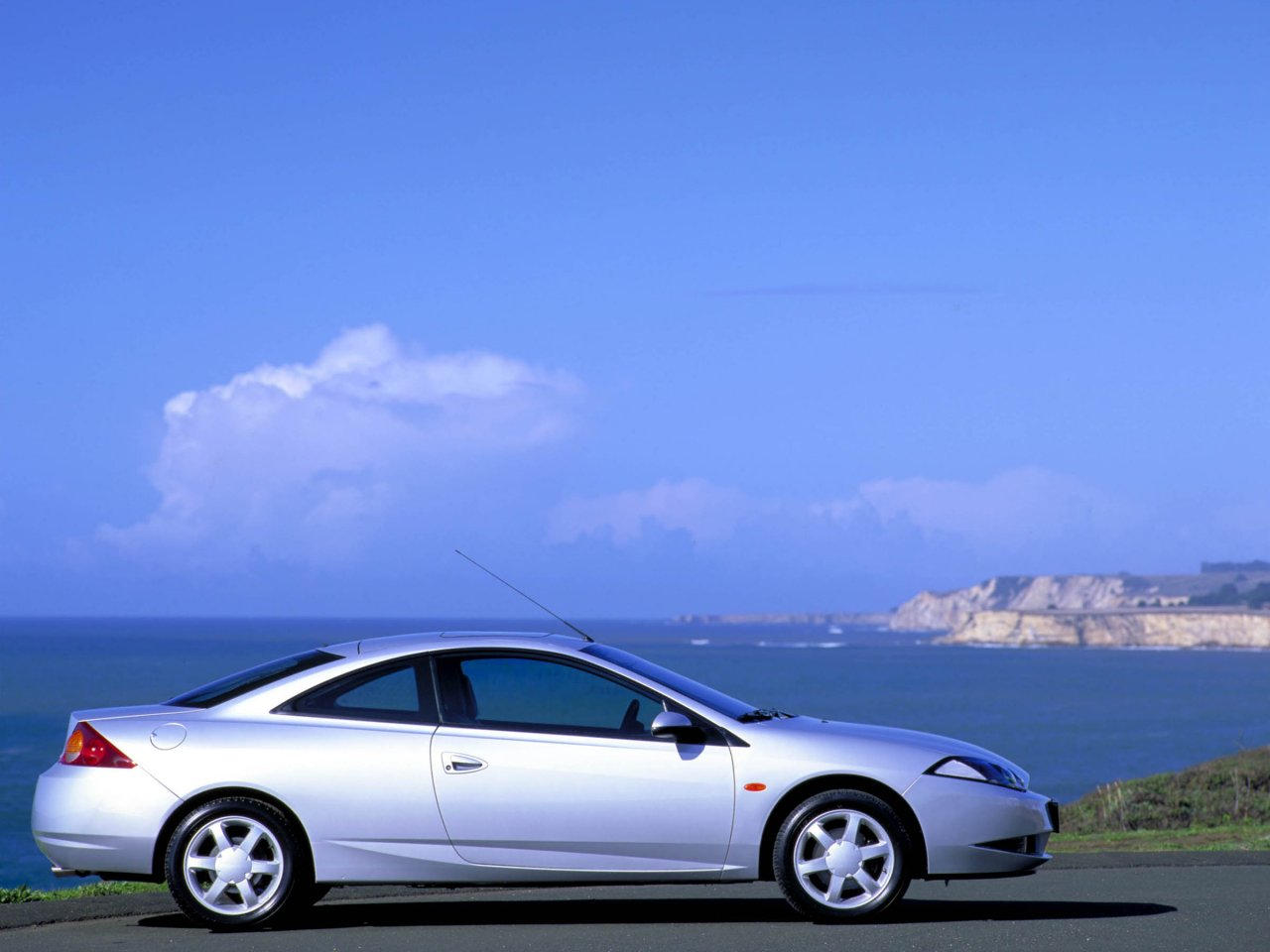 Ford Cougar  2.0 i 16V 131 KM - dane techniczne, wymiary, spalanie i opinie