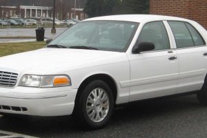 Ford Crown-Victoria  4.6 i V8 223 KM Coupe