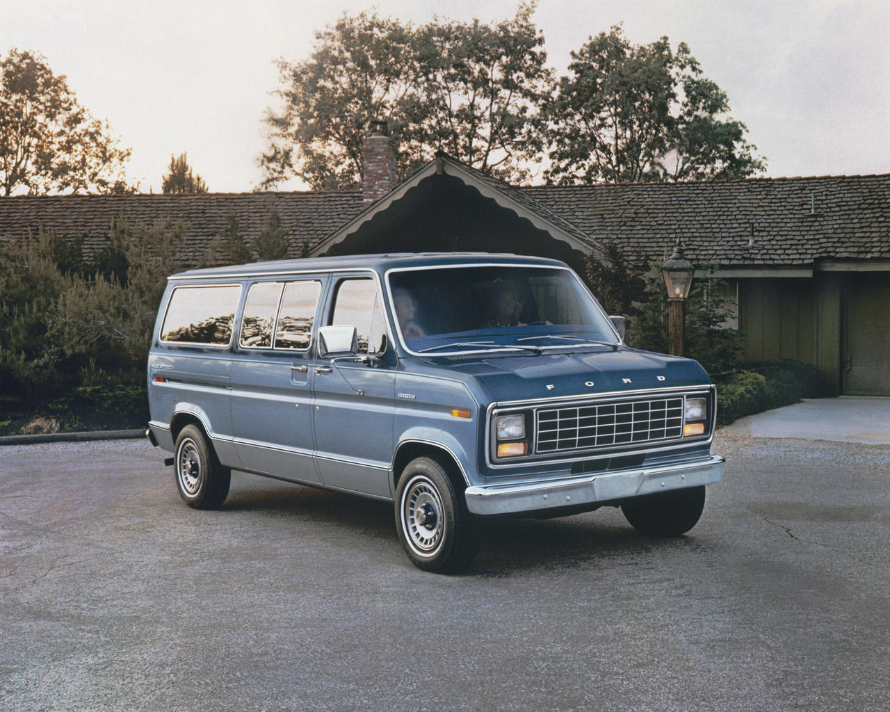 Ford Econoline 4.6 i V8 XL 218 KM - dane techniczne, wymiary, spalanie i opinie