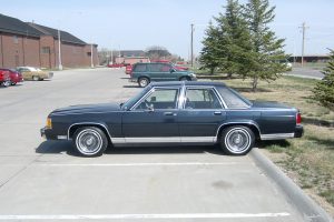 Ford Crown-Victoria 5.8 V8 Sedan