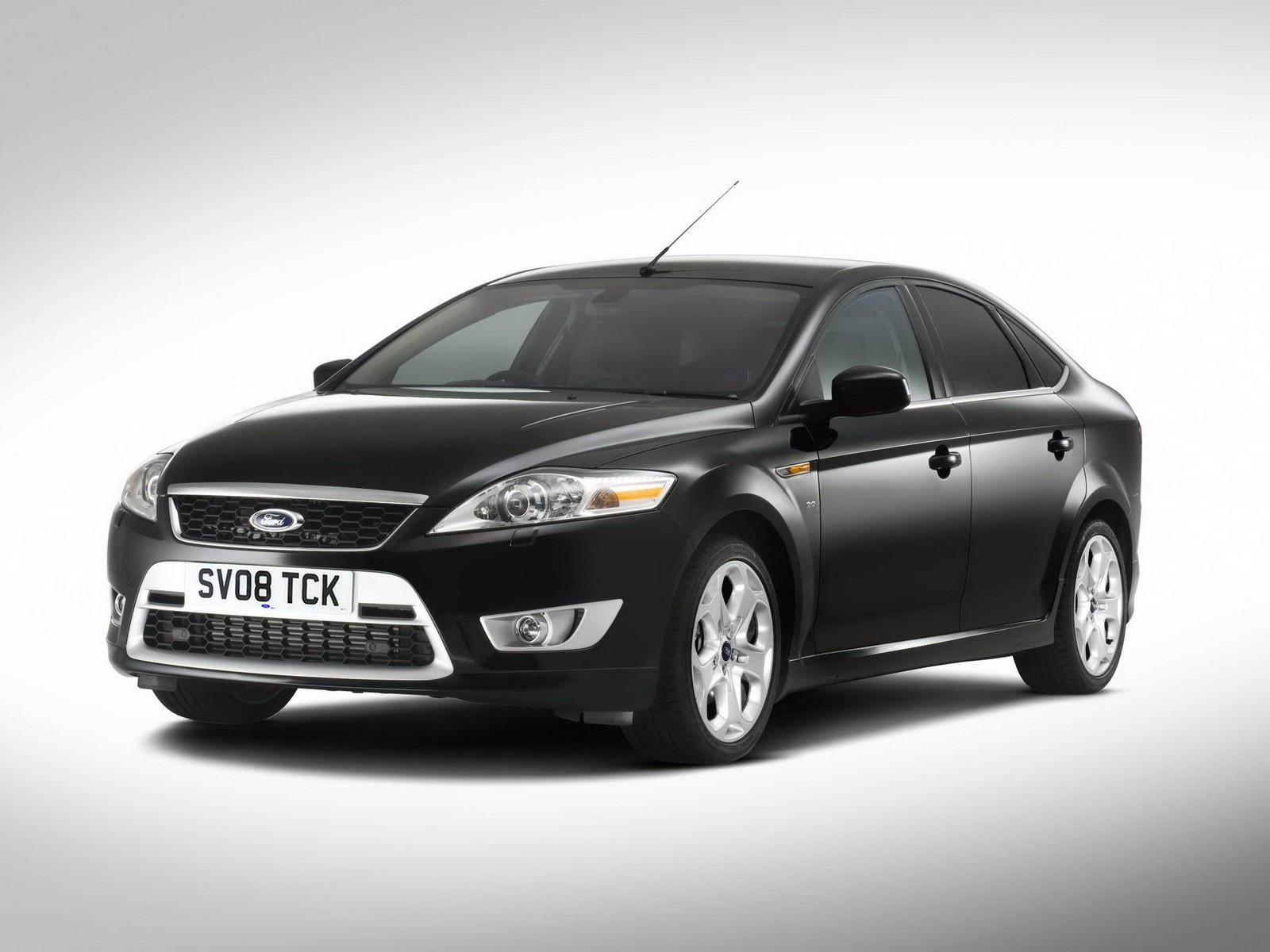 Ford Mondeo  1.6 i 16V 125 KM - dane techniczne, wymiary, spalanie i opinie