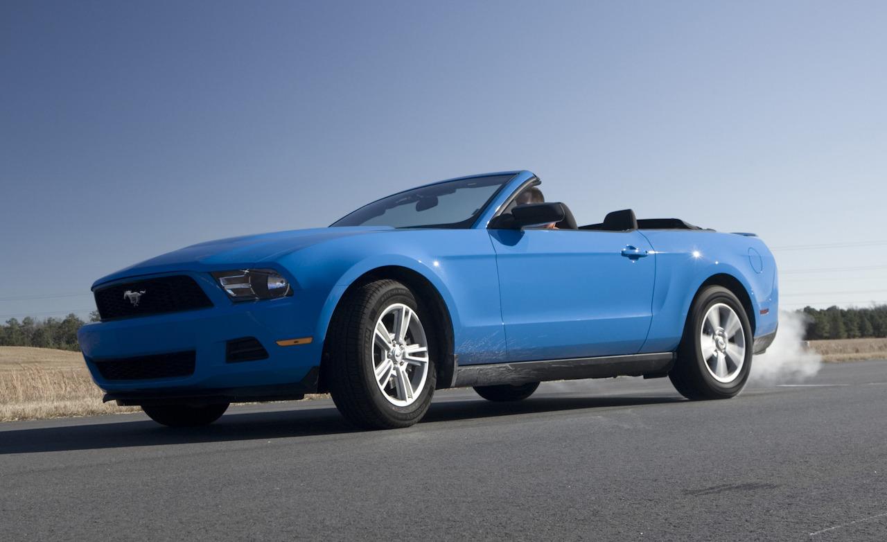 Ford Mustang  4.0 i V6 12V 212 KM - dane techniczne, wymiary, spalanie i opinie
