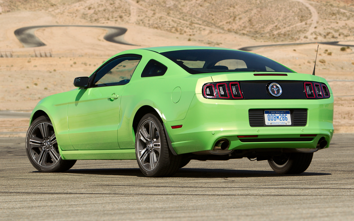 Ford Mustang 5.0i V8 (444Hp) - dane techniczne, wymiary, spalanie i opinie