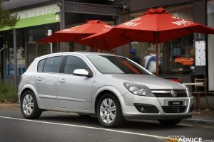 Holden Astra 2.0 i 16V Turbo 200 KM Sedan