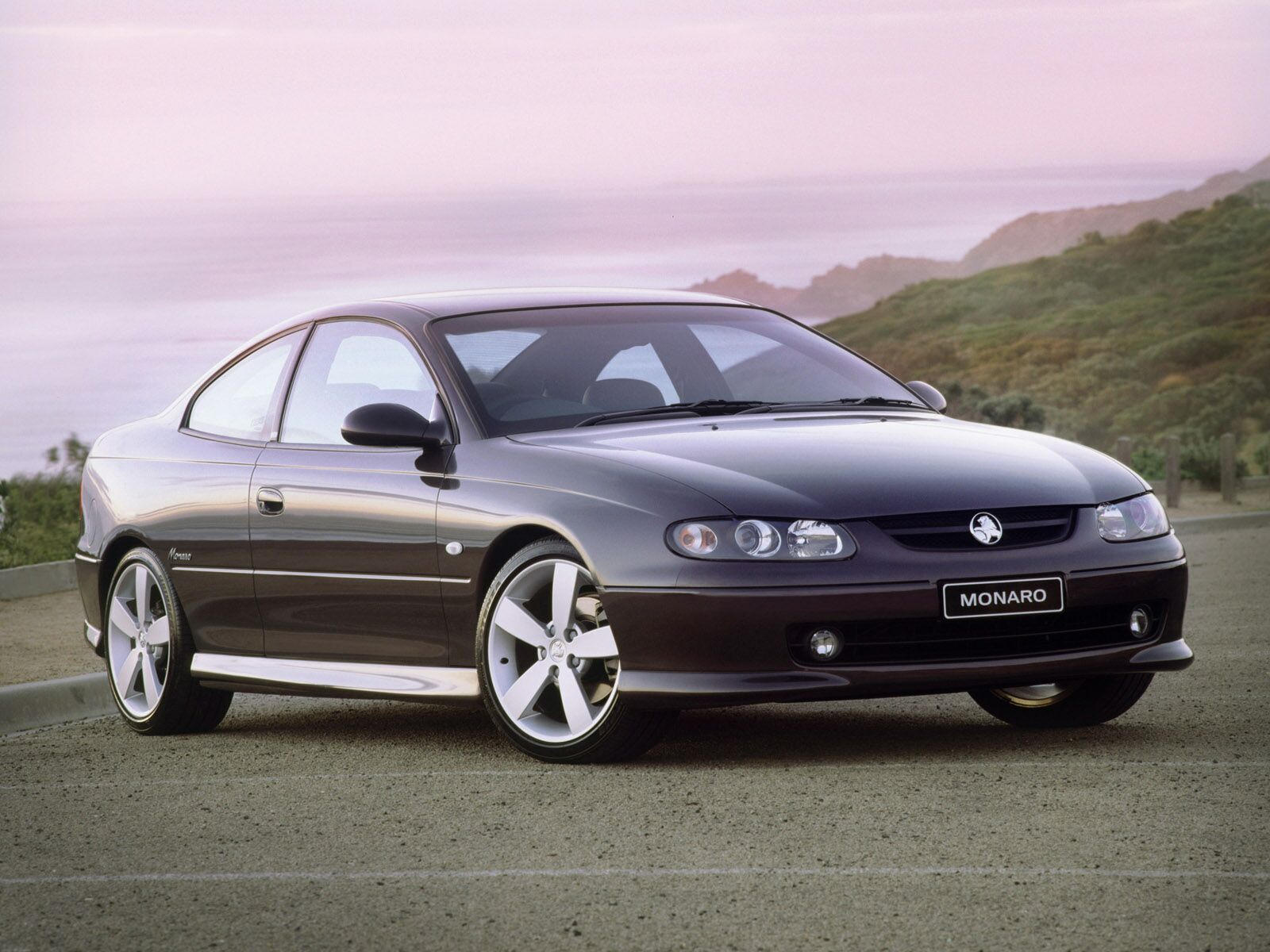 Holden Monaro  5.7 i V8 320 KM - dane techniczne, wymiary, spalanie i opinie