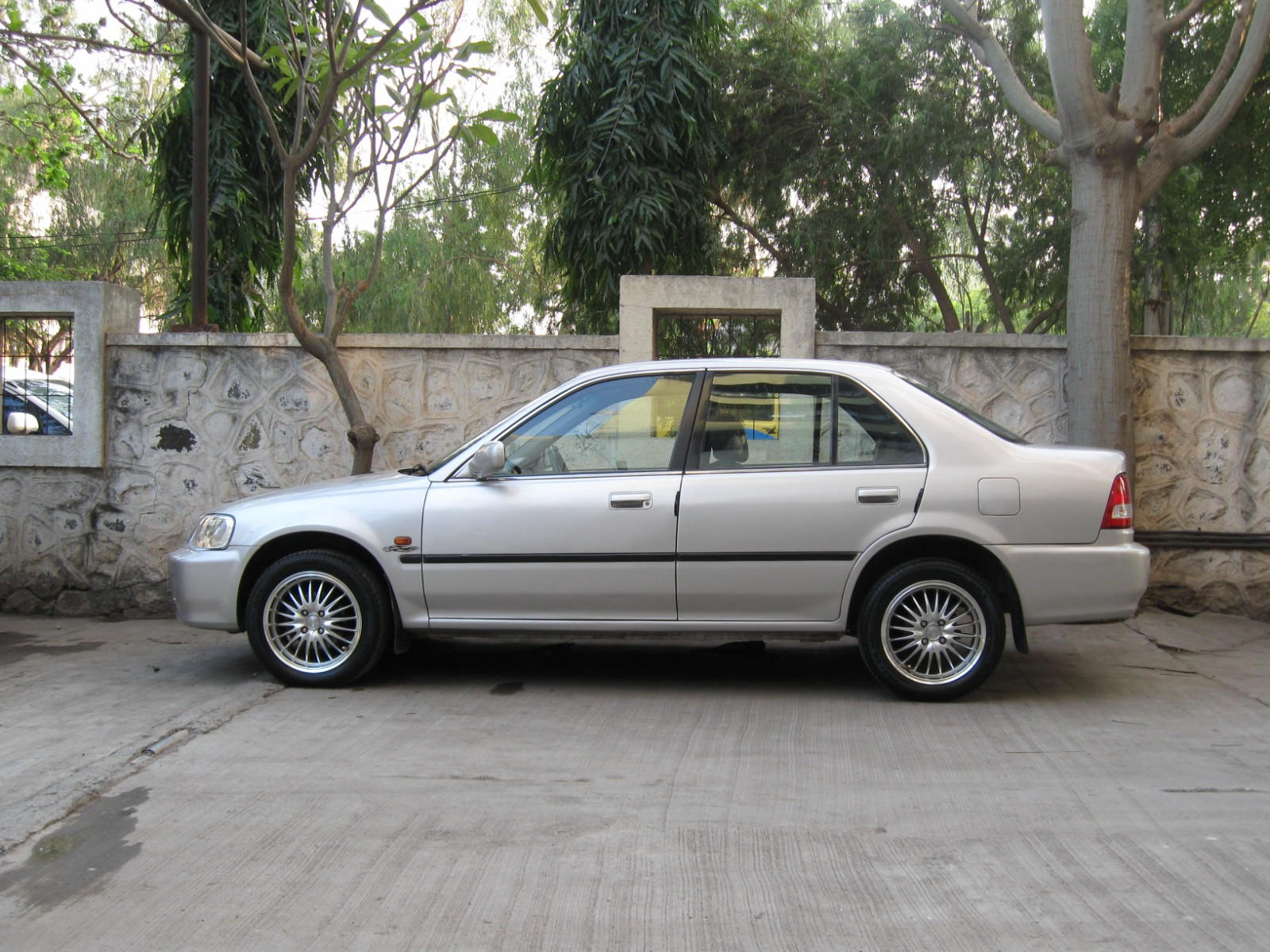 Honda City 1.5 i 16V 105 KM - dane techniczne, wymiary, spalanie i opinie