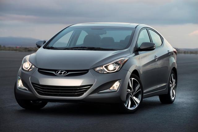 Hyundai Elantra  1.6 i 16V CWT - dane techniczne, wymiary, spalanie i opinie