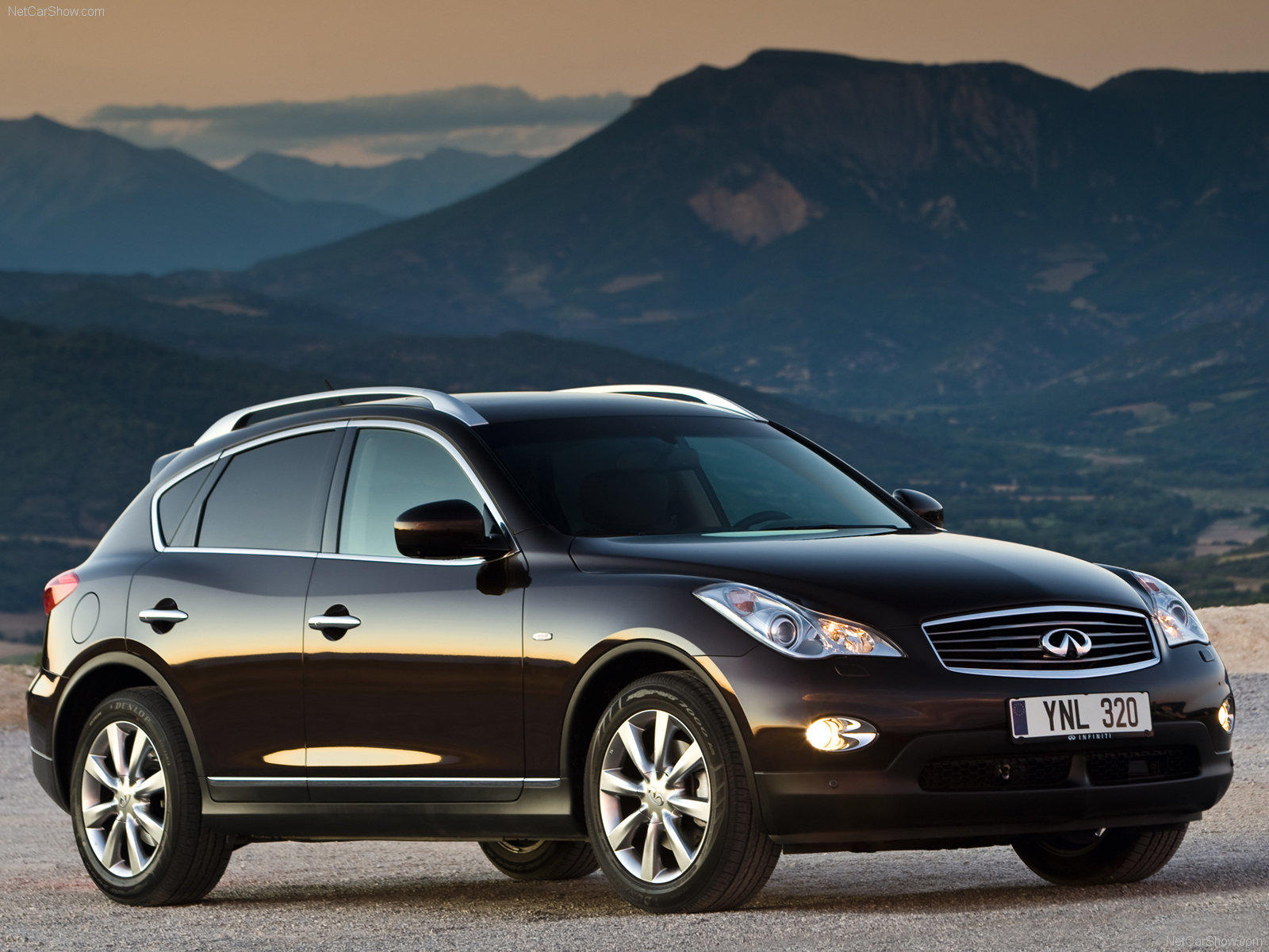 Infiniti EX  3.7i V6 4WD 320 KM - dane techniczne, wymiary, spalanie i opinie