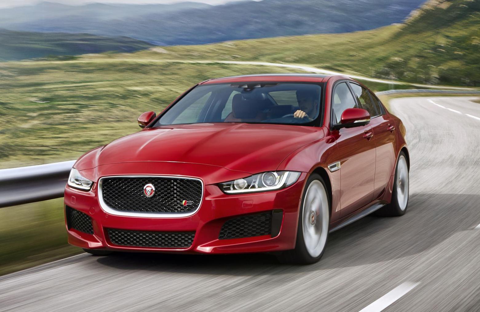 Jaguar XE  2.0 AT (240 HP) Sedan