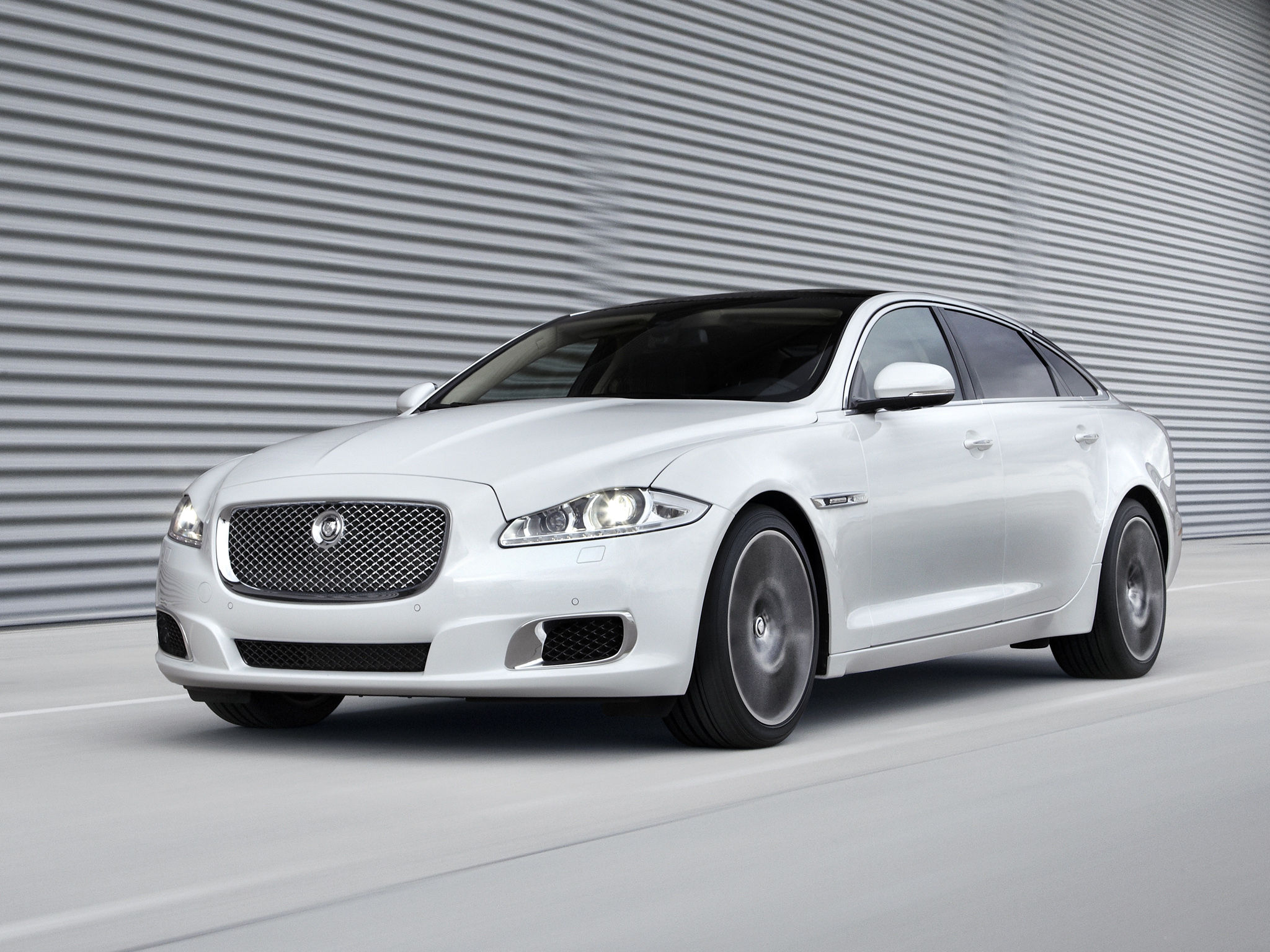 Jaguar XJ  5.0T V8 (510Hp) LWB Suv