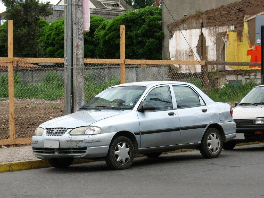 Kia Avella 1.5 i 16V 105 KM - dane techniczne, wymiary, spalanie i opinie