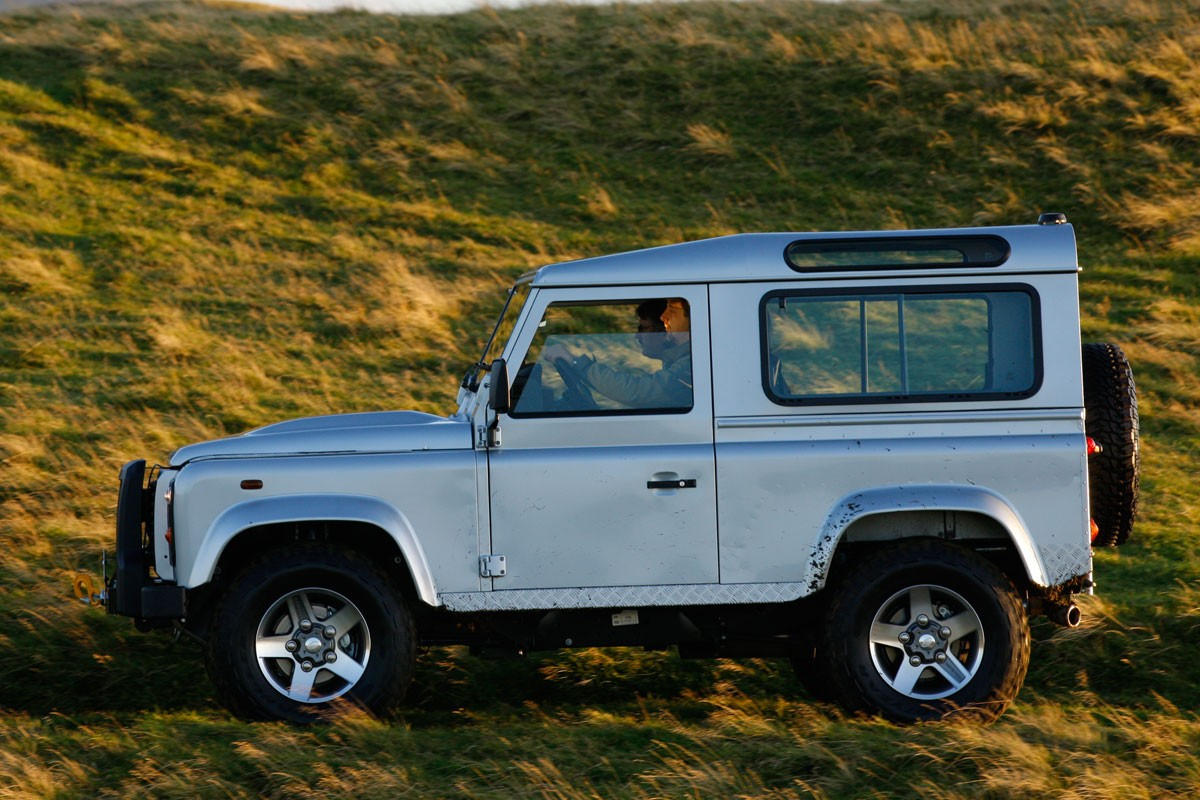 Land-Rover Defender 3.5 V8 134 KM - dane techniczne, wymiary, spalanie i opinie