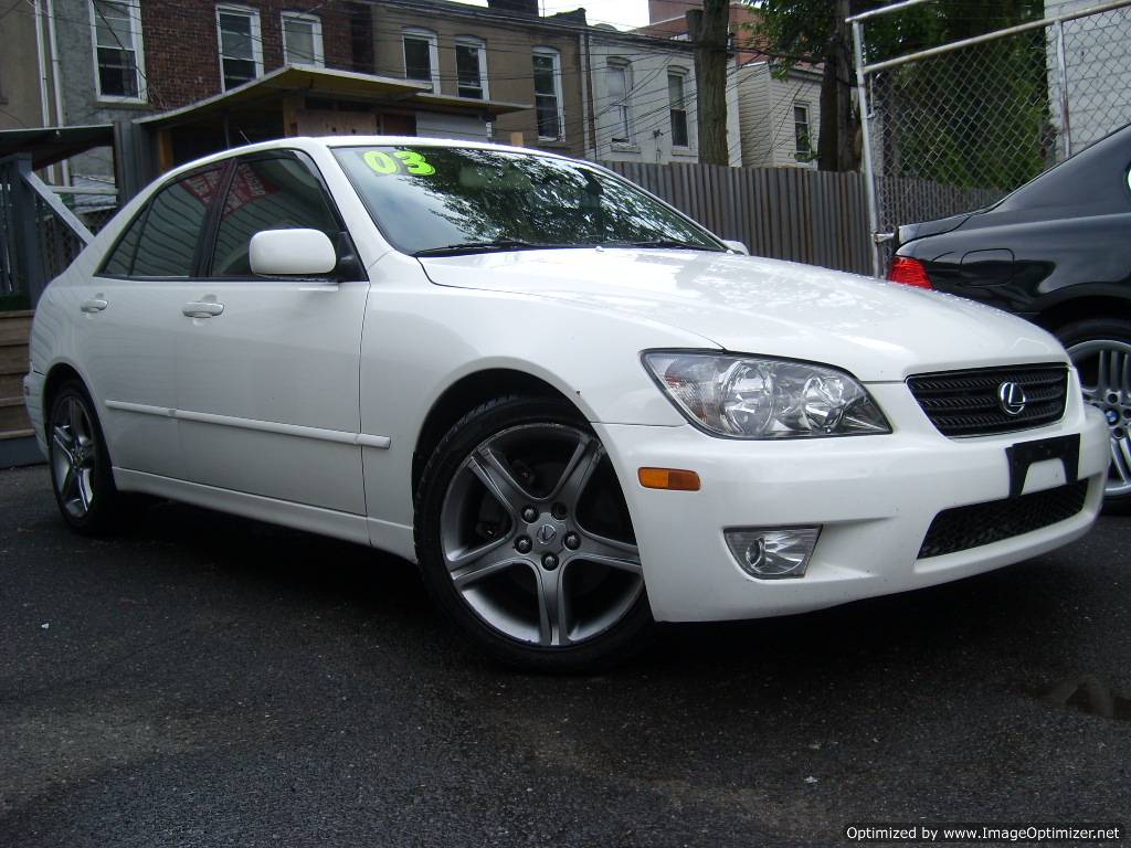 Lexus IS 300 218 KM - dane techniczne, wymiary, spalanie i opinie