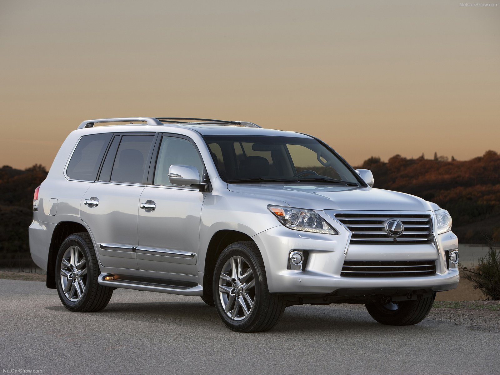 Lexus LX 570 5.7 AT (383 KM) 4WD - dane techniczne, wymiary, spalanie i opinie