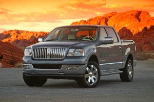 Lincoln Mark-LT 5.4 i V8 24V AWD 304 KM Sedan