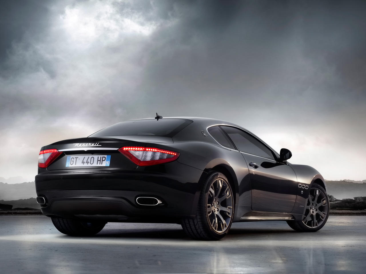 Maserati GranTurismo  4.7 i V8 32V 440 - dane techniczne, wymiary, spalanie i opinie