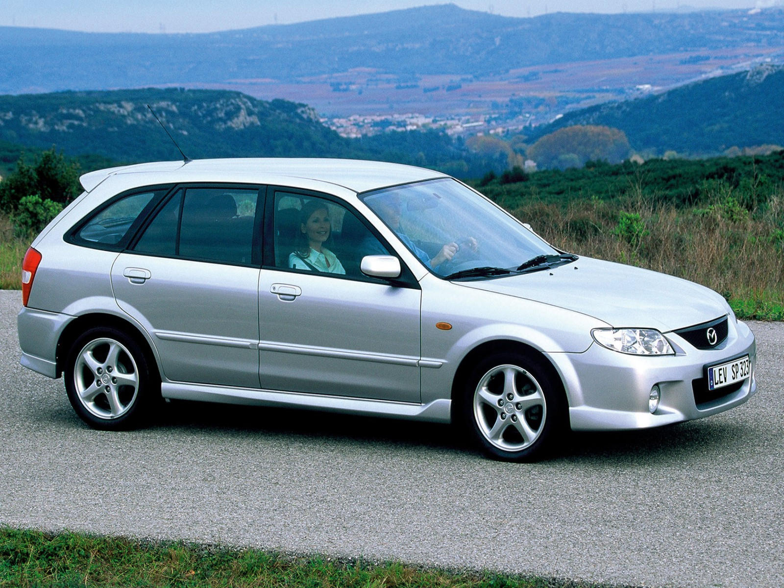 Mazda 323 1.6 i 16V 98 KM - dane techniczne, wymiary, spalanie i opinie