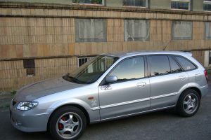 Mazda 323  1.3 i 16V 73 KM Sedan