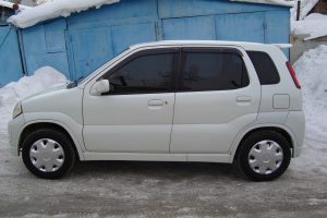 Mazda Laputa 0.7 i 12V 55 KM Sedan