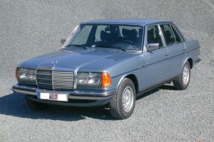 Mercedes-Benz 200 200 D 55KM Sedan