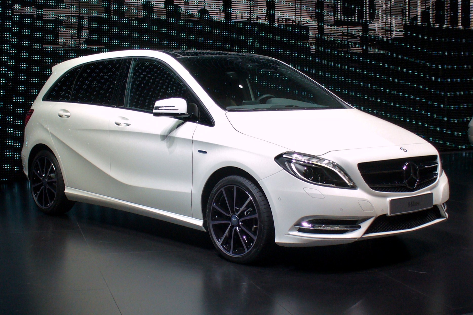 Mercedes-Benz B-klasse  180 CDI 1.5d MT (109 HP) - dane techniczne, wymiary, spalanie i opinie