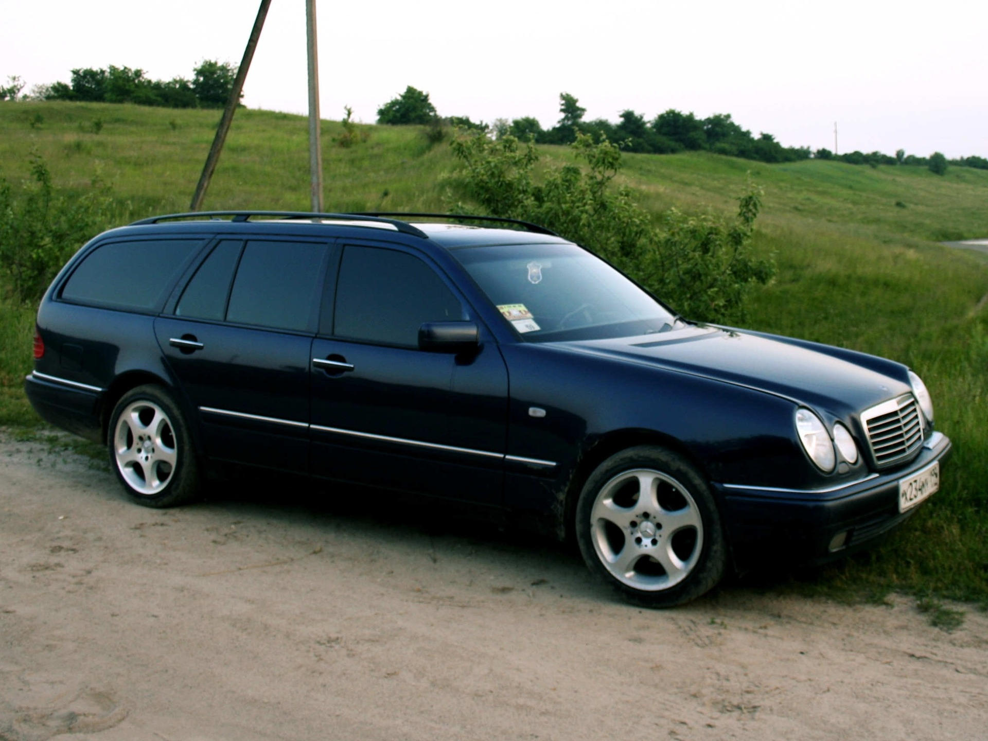 Mercedes-Benz E-klasse  E 240 (170Hp) - dane techniczne, wymiary, spalanie i opinie