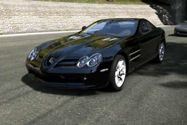 Mercedes-Benz SLR-McLaren  5.4 i V8 24V Turbo 626 KM - dane techniczne, wymiary, spalanie i opinie