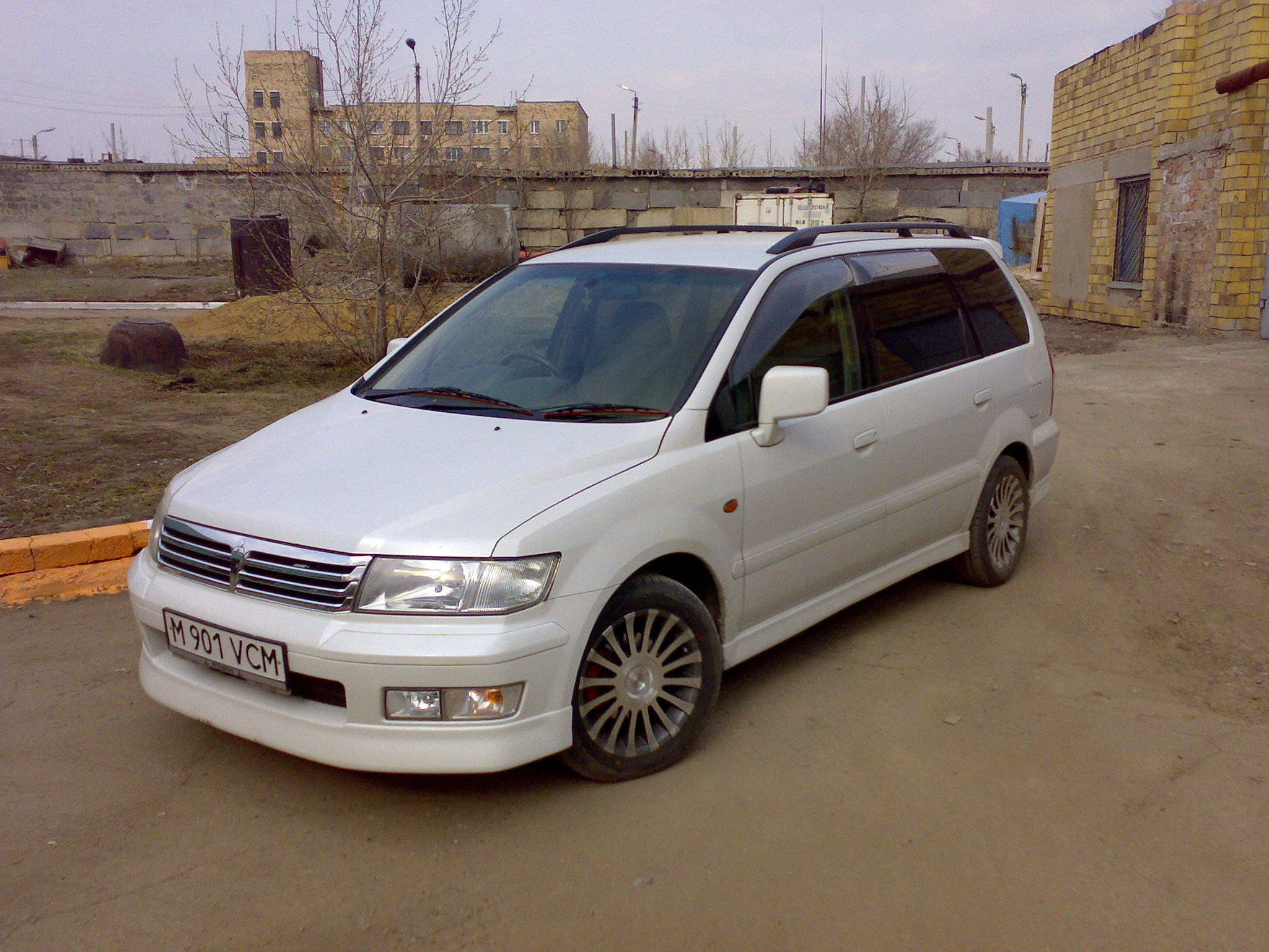 Mitsubishi Chariot 2.3 i 16V GDI 150 KM - dane techniczne, wymiary, spalanie i opinie
