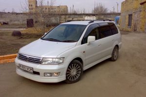 Mitsubishi Chariot  2.3 i 16V GDI SE 165 KM Minivan