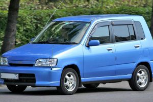 Nissan Cube  1.3 i 16V 85 KM Minivan