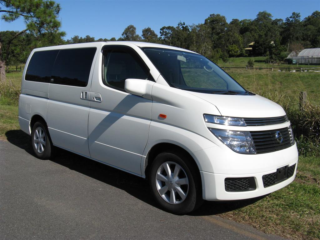 Nissan Elgrand  3.5i V6 240 KM - dane techniczne, wymiary, spalanie i opinie