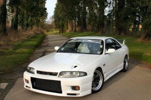Nissan Skyline 2.5 i 24V Turbo 250 KM Sedan