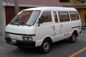 Nissan Vanette  2.4 i 105 KM Minivan